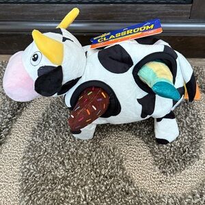 NEW. Joyhound Classroom Burrow Cow plush with squeaky Dog toys.